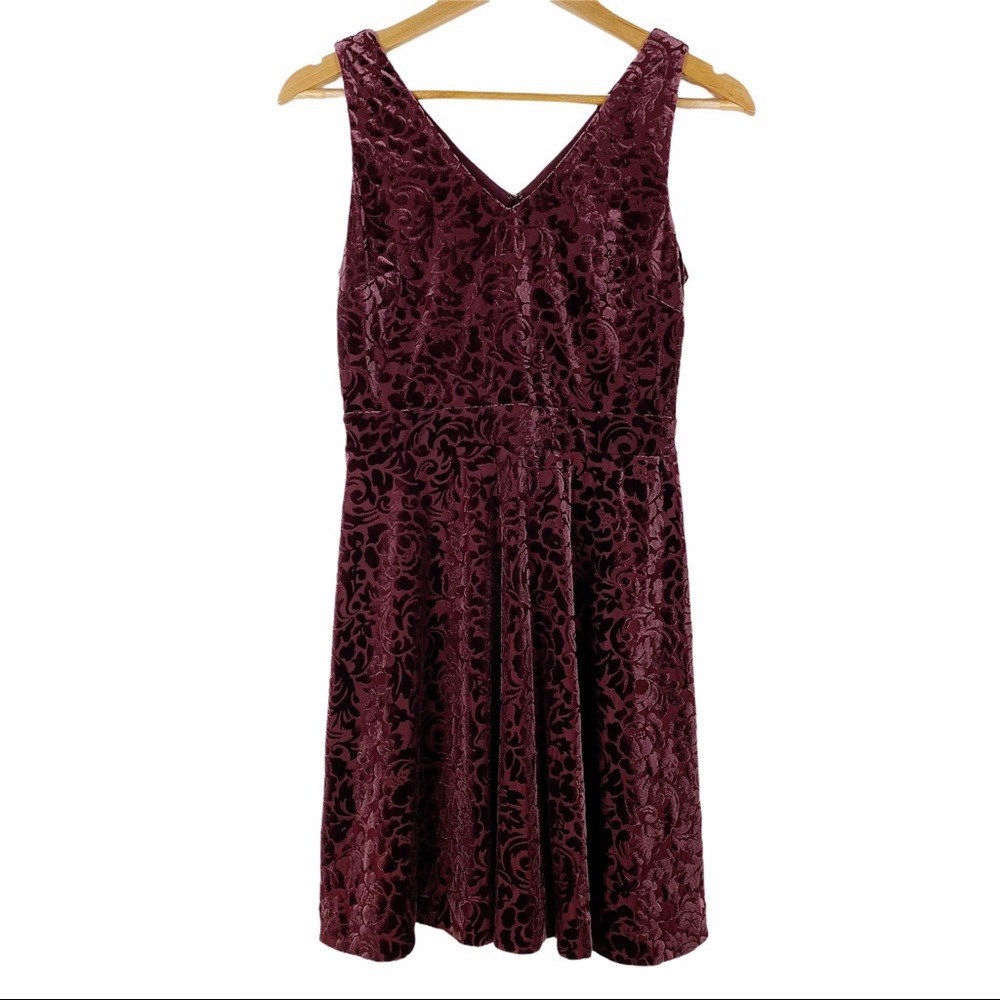 LOFT Burgundy V-Neck Sleeveless Velvet Embossed
